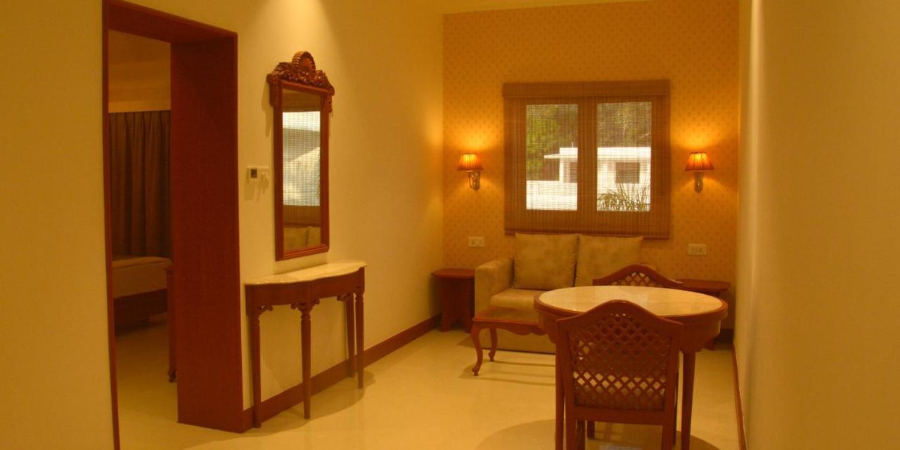 Hotel Chandela ขชุราโห ภายนอก รูปภาพ